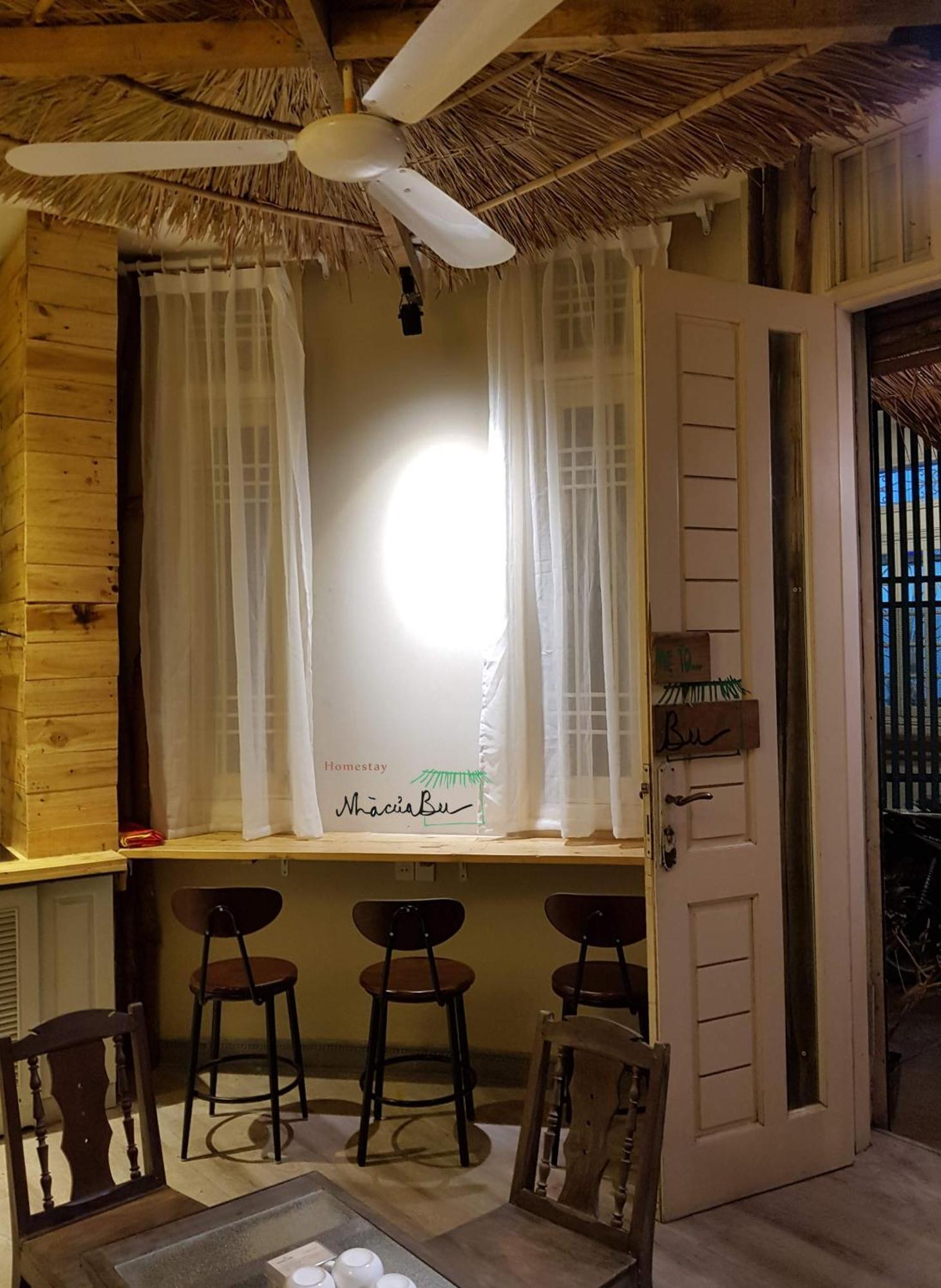 Bu Hanoi Buitenkant foto