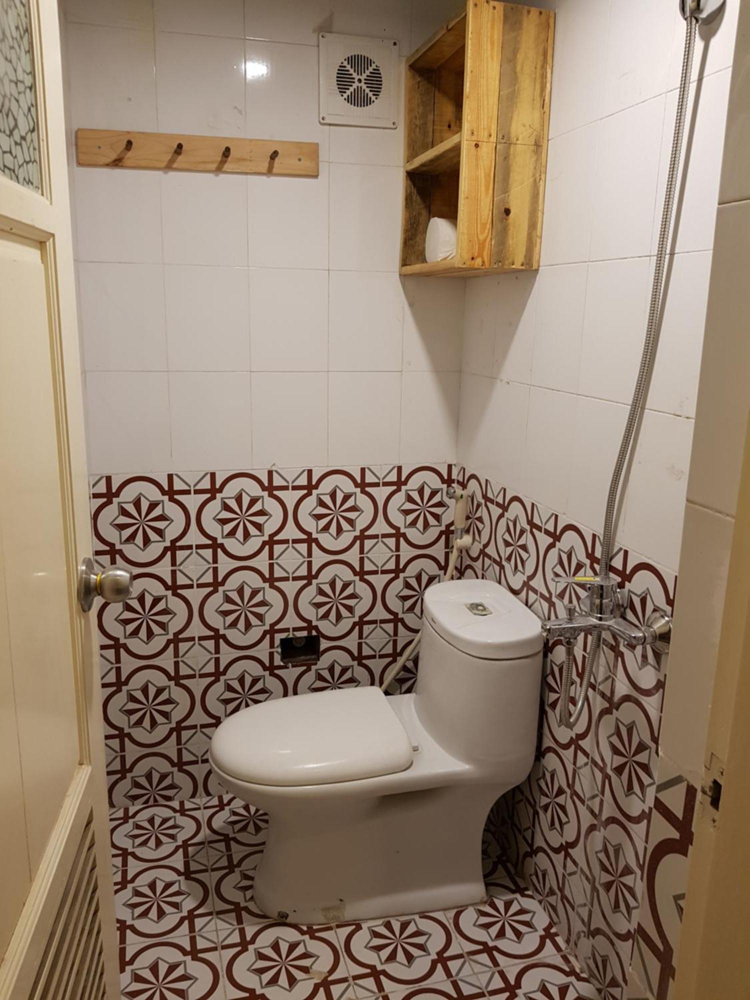 Bu Hanoi Buitenkant foto