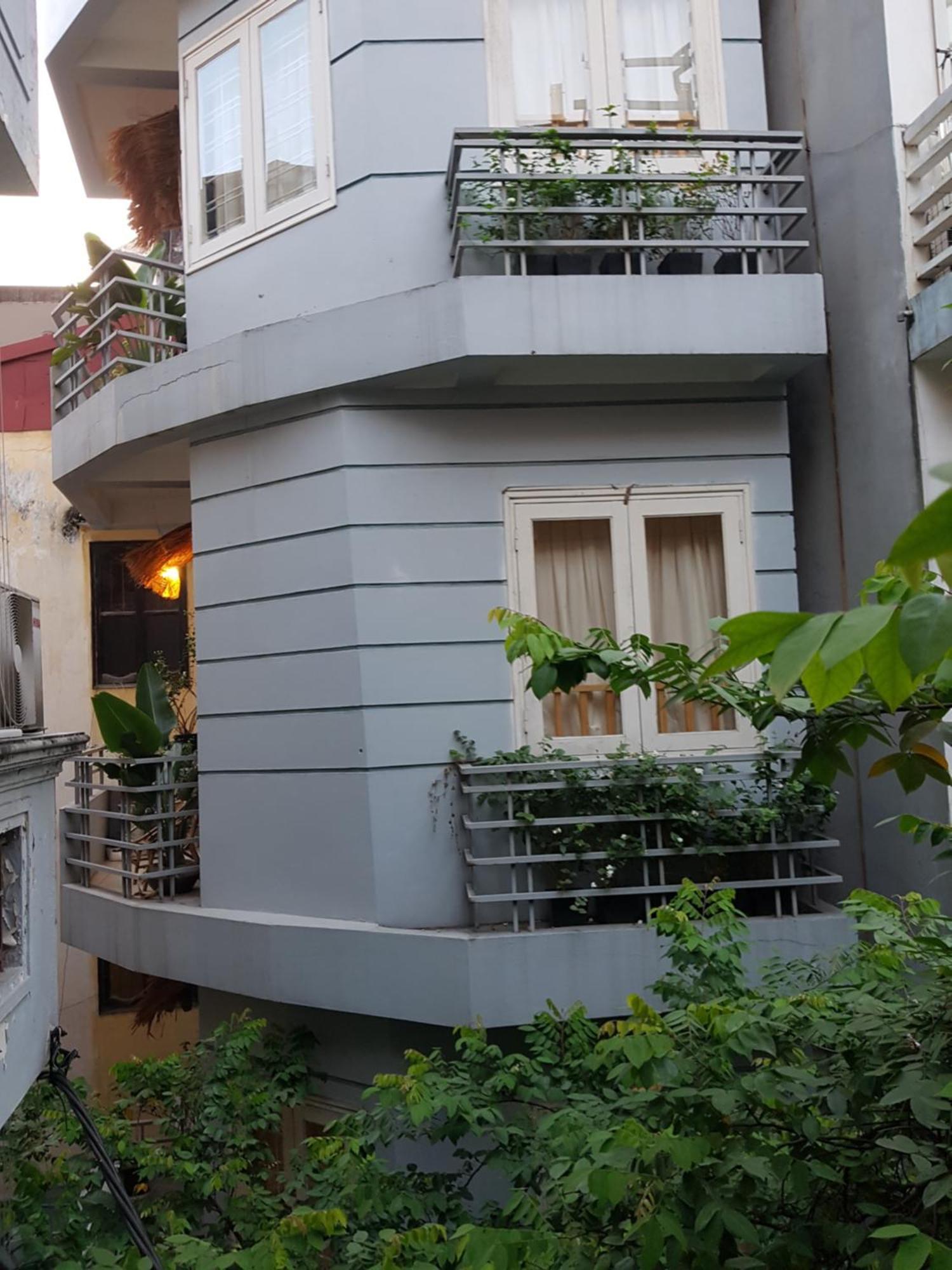 Bu Hanoi Buitenkant foto